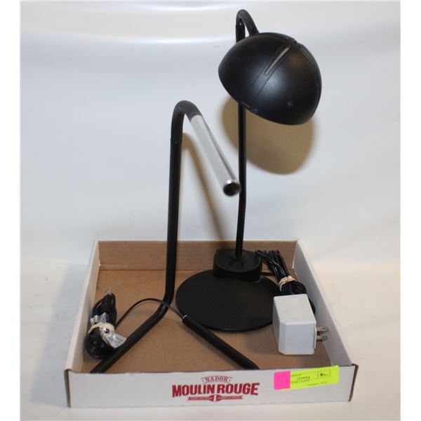 SET OF 2 DESK LAMPS