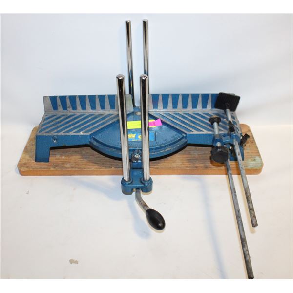 SELF CENTERING DOWELLING JIG