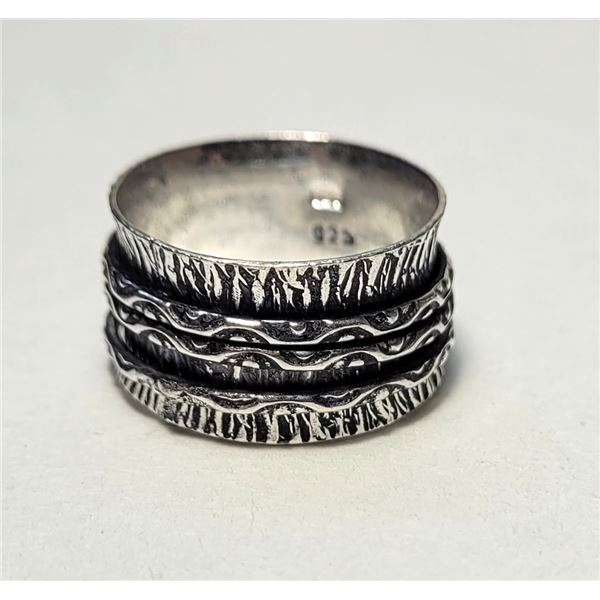 28)  SIZE 7 SPINNER RING,  STAMPED 925.