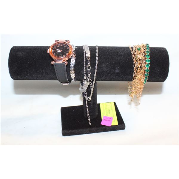 JEWELRY ORGANIZER WITH 14  BRACELETS AND NEW