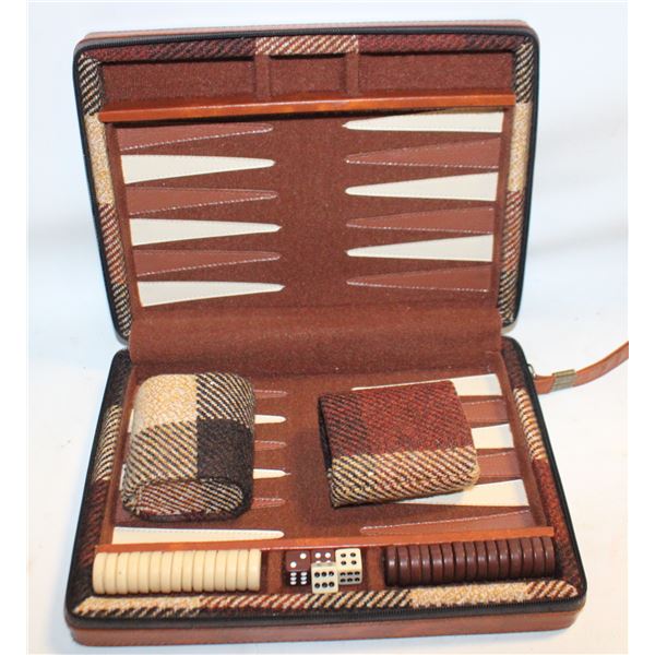 VTG NEW OLD BACKGAMMON IN ZIP CASE WITH LEATHER