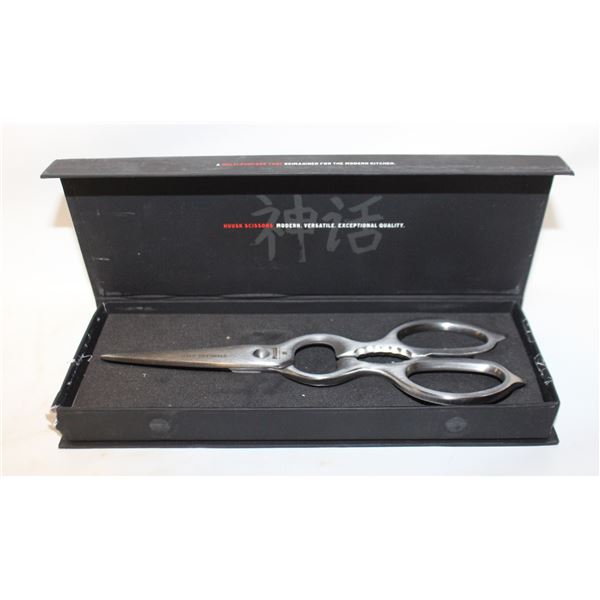 NEW PROFESSIONAL JAPAN HUUSK WORLD-CLASS SCISSORS.