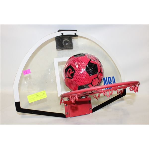 CHILDREN'S BASKETBALL HOOP AND BALL