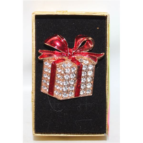 NEW CHRISTMAS FESTIVAL GIFTBOX BROOCH