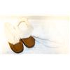 Image 1 : NEW LADIES (L) SLIPPERS AND TOQUE