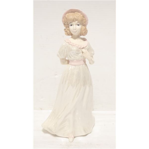 VINTAGE 1974 HOLLAND MOLD PINK GIRL FIGURINE