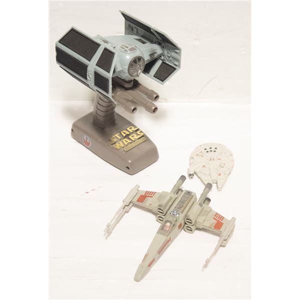 LOT OF STAR WARS TOYS