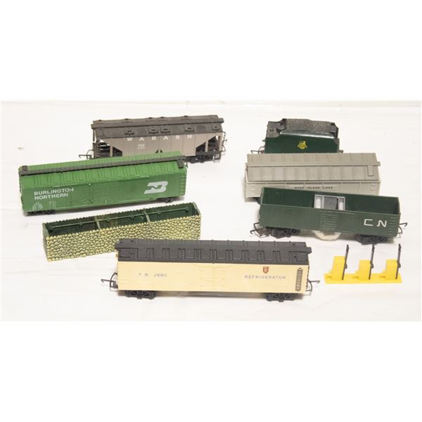 7 TRI-ANG COLLECTOR TRAIN LOT REFRIGERATION,