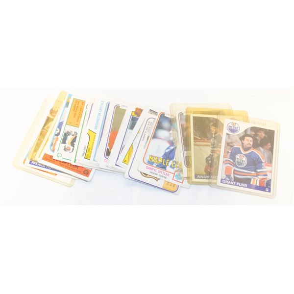 29 VINTAGE HOCKEY CARDS ASSORTED