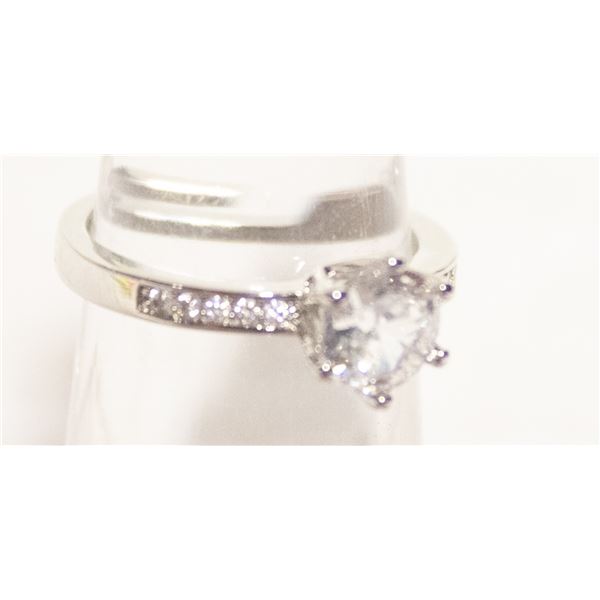 1 CARAT MOSSANITE RING SIZE 6