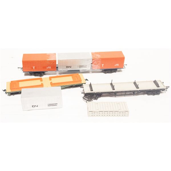 TRI-ANG HO SCALE CN CONTAINER CAR WITH 3