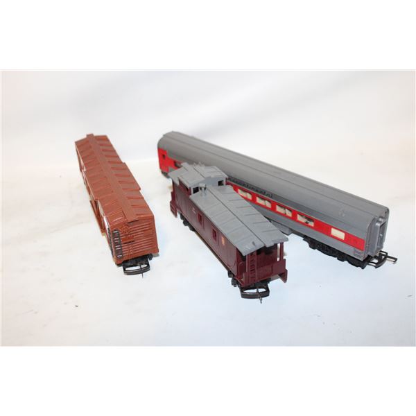 TRI-ANG TRANSCONTINENTAL MAROON