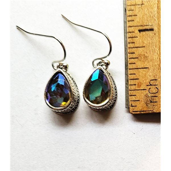 19)  BEZEL SET PEAR SHAPED IRREDESCENT