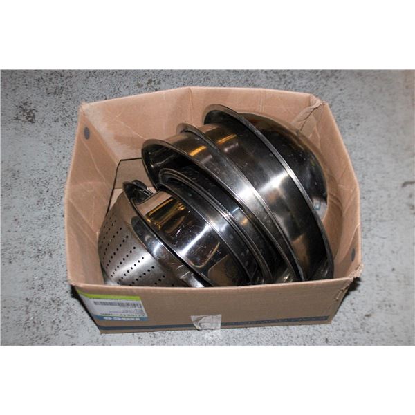 LARGE COLLECTION OF STAINLESS MIXING BOWLS