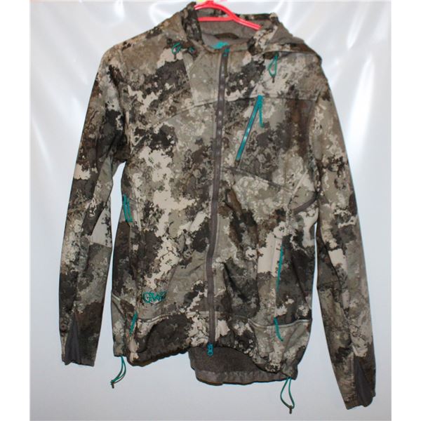 LADIES LARGE GIRLS WITH GUNS CAMO JACKET