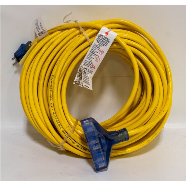 ROLL OF EXTENSION CORD WITH 3 OUTLET HEAD