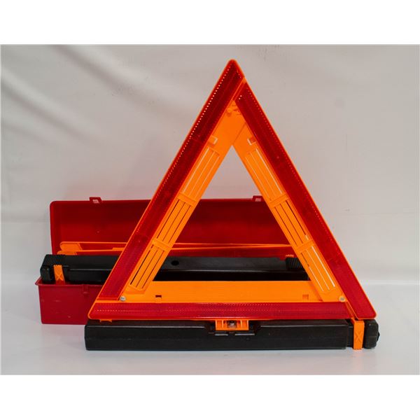 EMERGENCY ROADSIDE TRIANGLE SET