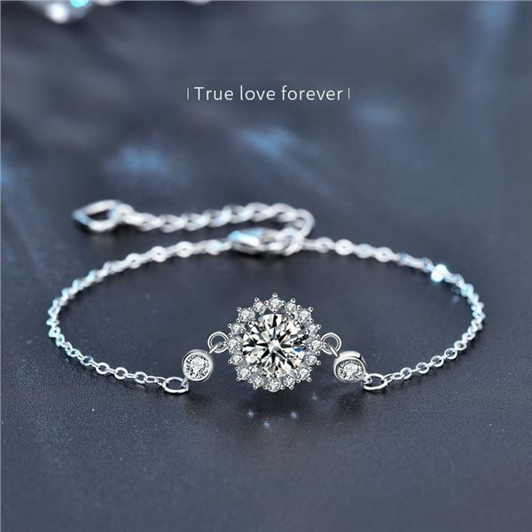 1 CT GRA CERTIFIED ROUND BRILLIANT MOISSANITE