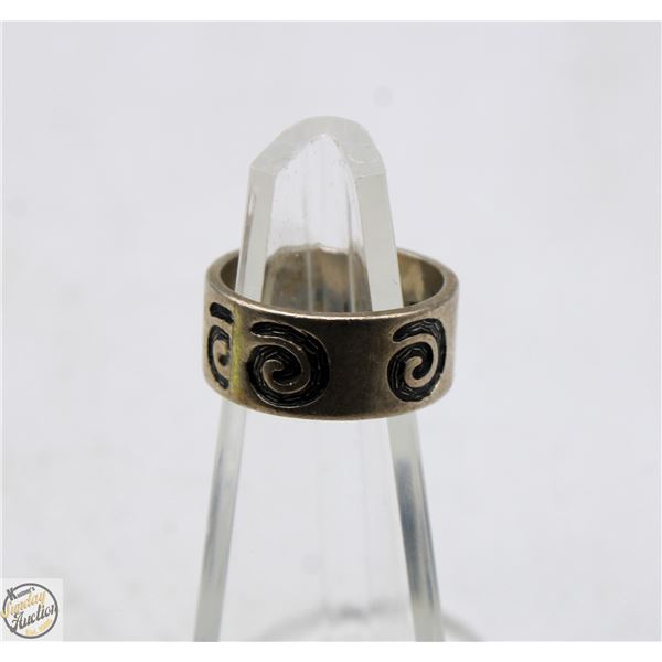 7.6 GRAM 925 SILVER RING SIZE 8 – ESTATE