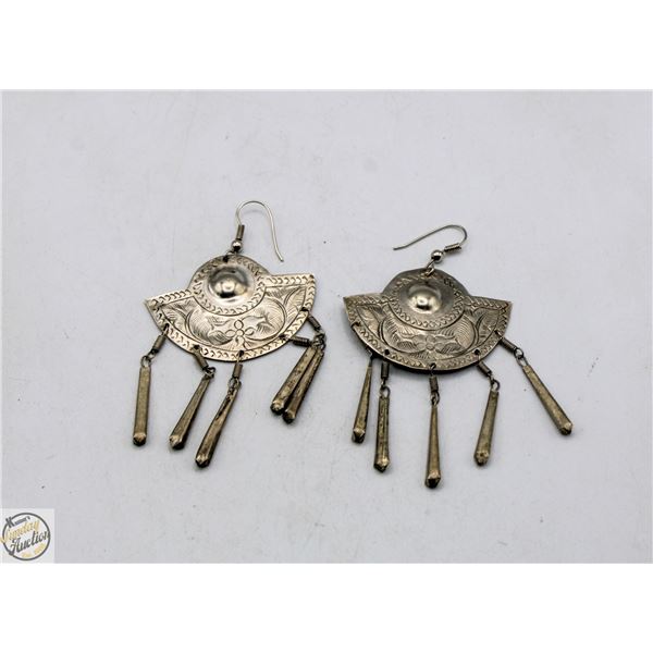 10.3 GRAMS NAVAJO ETCHED VINTAGE EARRINGS – ESTATE