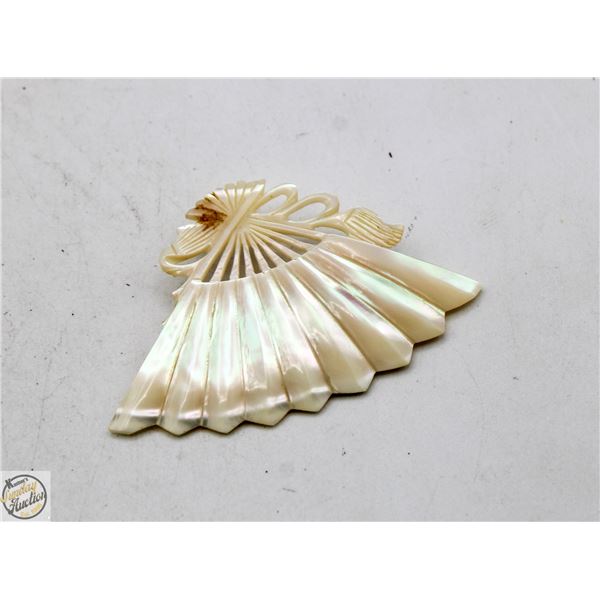 ANTIQUE CARVED MOTHER OF PEARL FAN BROOCH