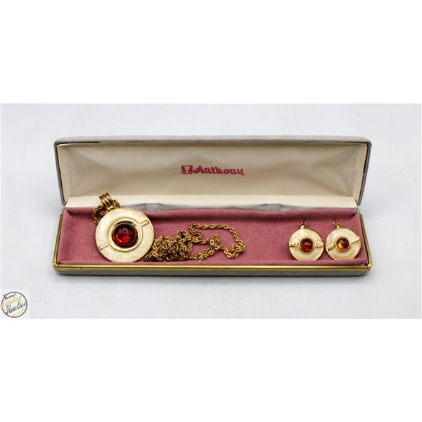 VINTAGE PENDANT & MATCHING EARRINGS SET ON