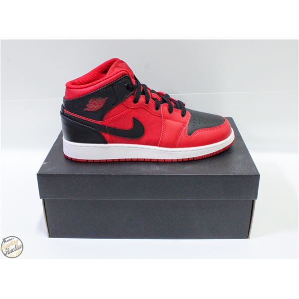 NEW JORDAN 1 MID GS SIZE 7Y