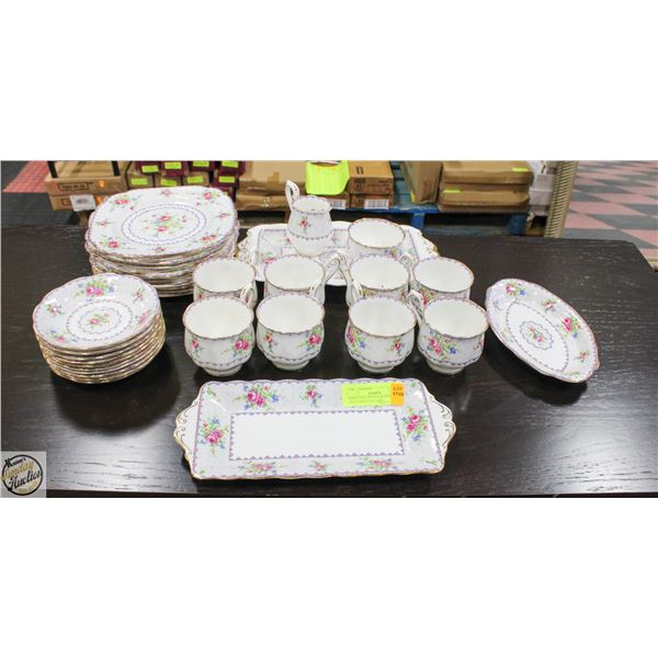 BONE CHINA BY ROYAL ALBERT (PETIT POINT PATTERN)