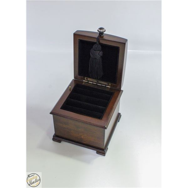 BOMBAY MUSICAL RING BOX (UNUSED)