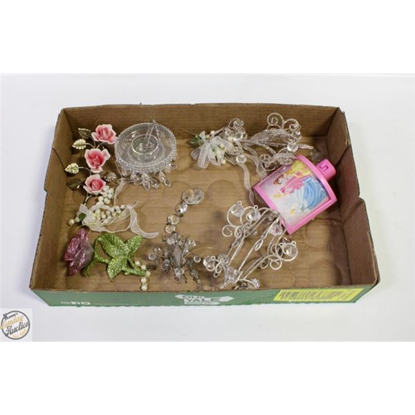 LOT OF CHANDELIERS & MORE CHRISTMAS TREE