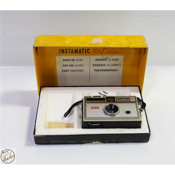 ANTIQUE KODAK INSTAMATIC 104 IN ORIGINAL BOX