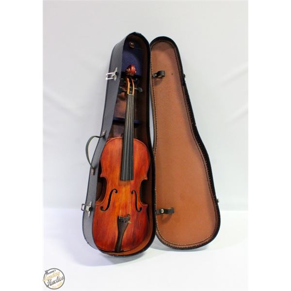 VINTAGE VIOLIN, MADE IN CZECHOSLOVAKIA IN CASE