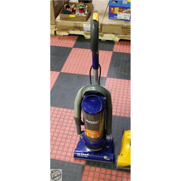 EUREKA EASY CLEAN UPRIGHT VACUUM