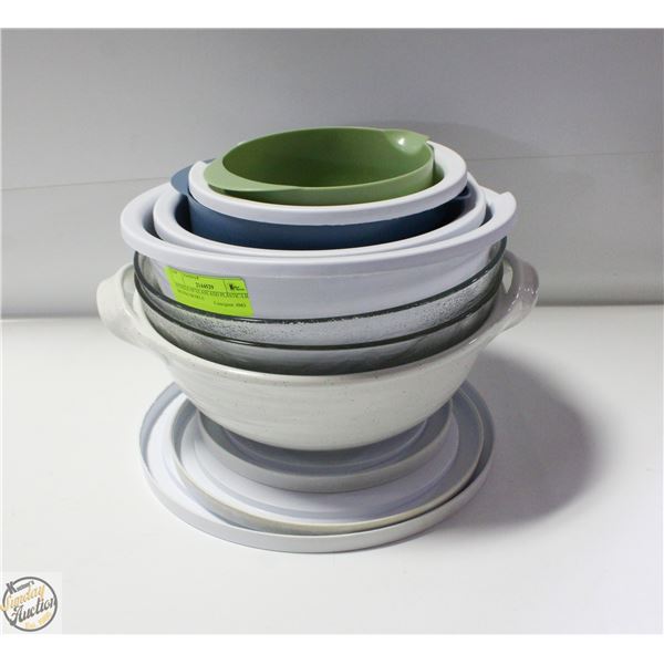 BUNDLE OF GLASS AND PLASTIC/LID MIXING BOWLS
