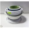 Image 1 : BUNDLE OF GLASS AND PLASTIC/LID MIXING BOWLS