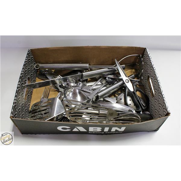 FLAT OF STAINLESS KITCHEN UTENSILS+CUTLERY