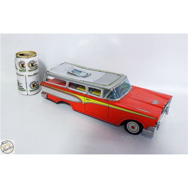 VINTAGE METAL STATION WAGON TOY/