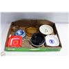 Image 1 : BOX W/ VINTAGE ADVERTISING ASHTRAYS