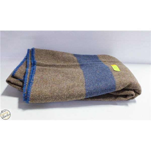VINTAGE WOOL BLANKET (MEASURE 76"X56")