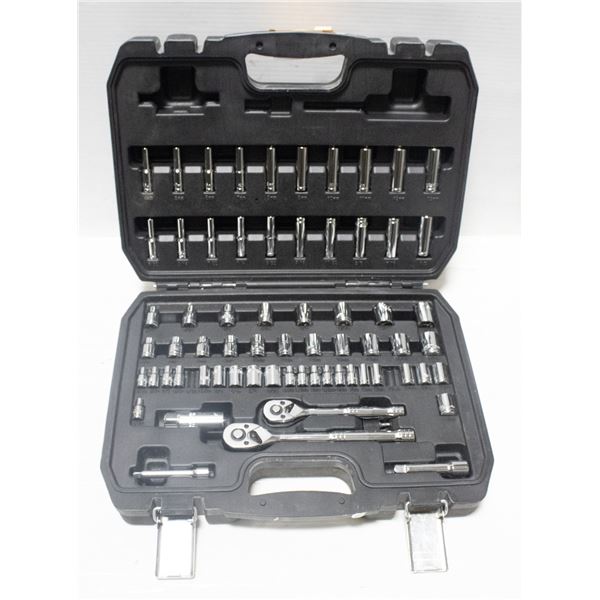 AMAZONBASICS SOCKET SET IN CASE