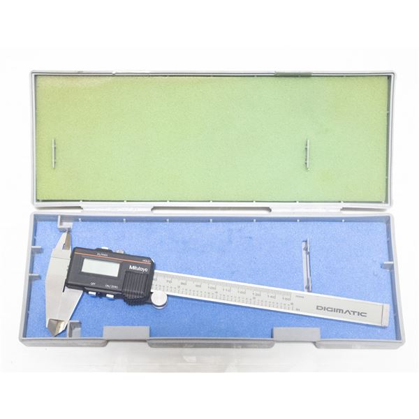 MITUTOYO DIGIMATIC MICROMETRE IN CASE
