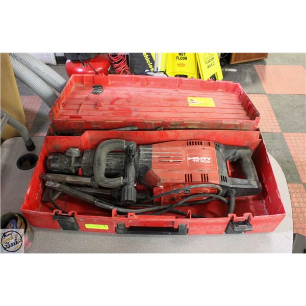 HILTI TE 905 JACK HAMMER IN CASE AND INCLUDES BITS