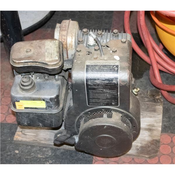 5 HP BRIGGS & STRATON GAS MOTOR RUNS TESTED