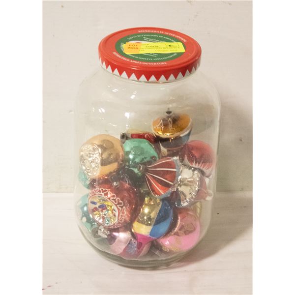 18 VINTAGE CHRISTMAS BULBS IN A 4-LITRE JAR