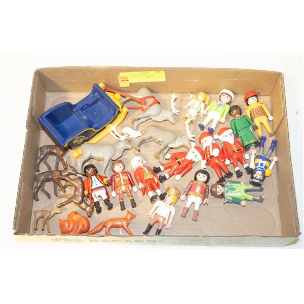 PLAYMOBILE CHRISTMAS - 25 PIECES INCLUDES SANTAS,