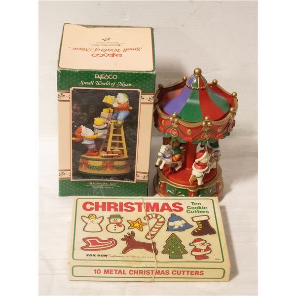 VINTAGE 1984 CHRISTMAS COOKIE CUTTERS, MUSICAL