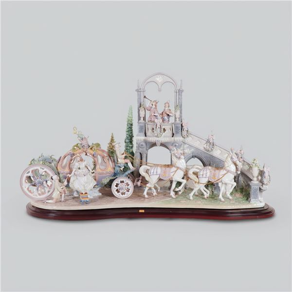 Lladro Porcelain Sculpture with Base, Cinderella's Arrival 1001785