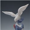 Image 3 : Lladro Porcelain Figurine, A Symbol of Peace 01007590