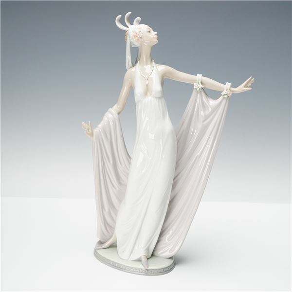 Lladro Porcelain Grand Dame Sculpture 01001568