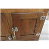 Image 5 : Oak Ice Box , 43" x 35" x 18"